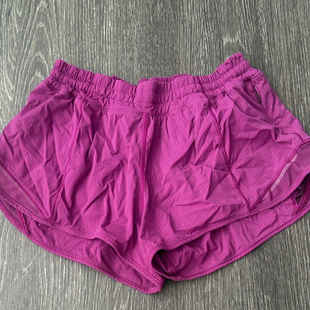 lululemon Hotty Hot shorts 2.5 inch Magenta sz 6